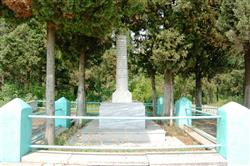 Yahya Kaptan'ın Anıt Mezarı