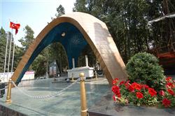 Karamürsel Bey Anıtı